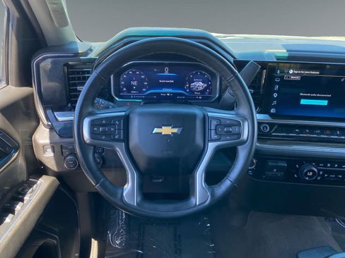Used 2025 Chevrolet Silverado 1500 LT AWD/4WD image 12