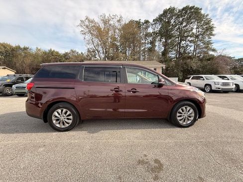 Used 2020 Kia Sedona LX image 3