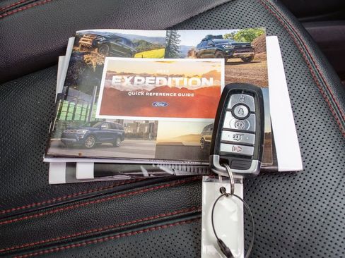Used 2022 Ford Expedition Max Limited image 39