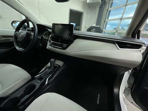 Used 2022 Toyota Corolla LE image 25
