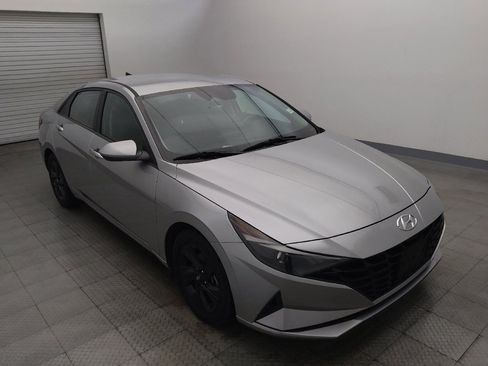 Used 2023 Hyundai Elantra SEL FWD image 13