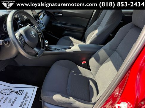 Used 2018 Toyota C-HR XLE FWD image 14