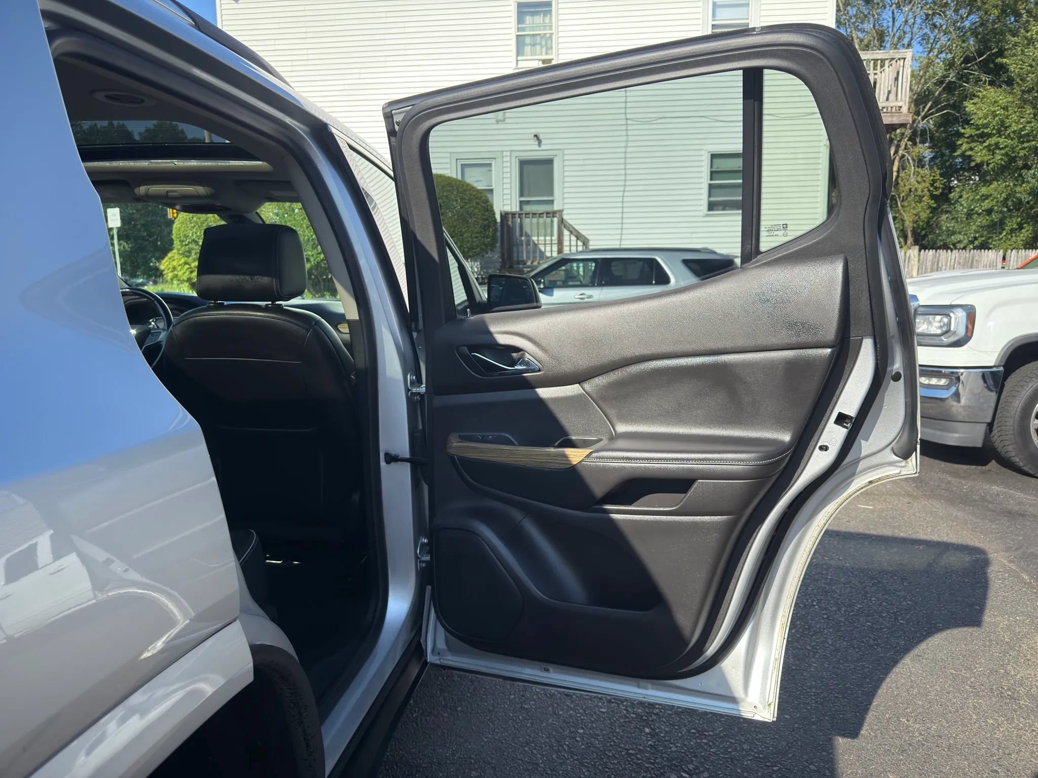 Used 2019 GMC Acadia Denali AWD/4WD image 18