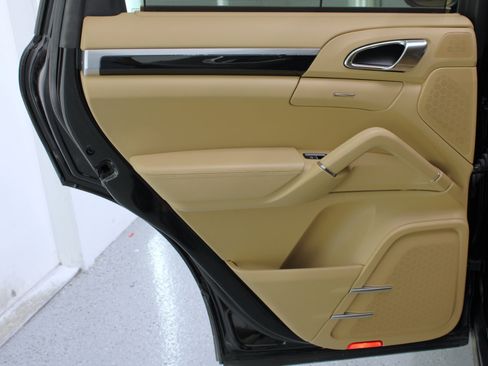 Used 2012 Porsche Cayenne image 43