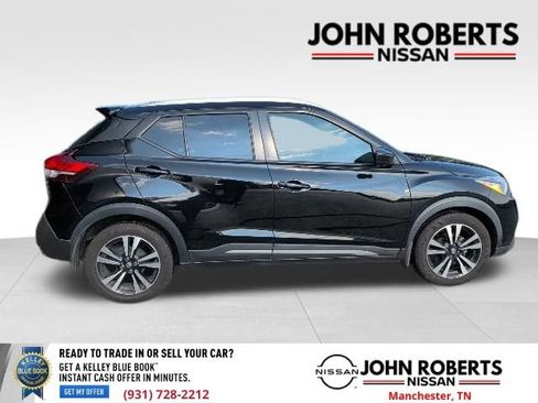 Used 2019 Nissan Kicks SR w/ SR Premium Package FWD image 10