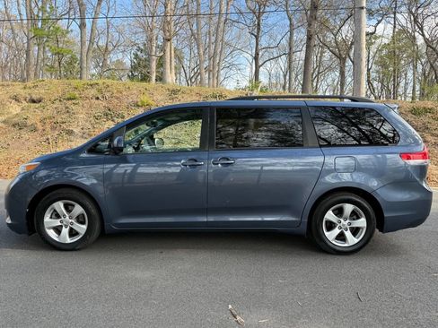 Used 2014 Toyota Sienna LE image 10