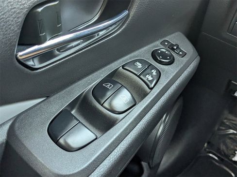 Used 2023 Nissan Kicks SR w/ SR Premium Package image 19