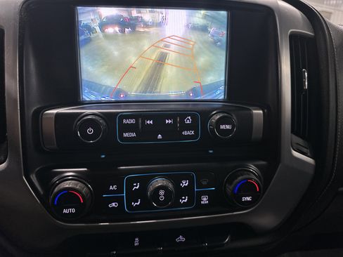 Used 2017 GMC Sierra 2500 SLE w/ HD SLE Preferred Plus Package AWD/4WD image 19