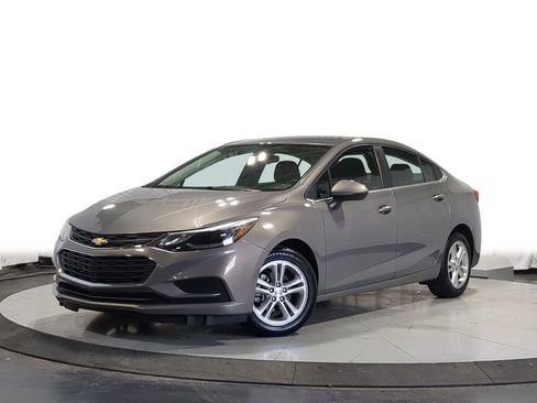 Used 2018 Chevrolet Cruze LT w/ Convenience Package image 1