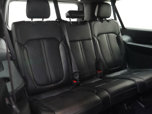 Used 2025 Jeep Wagoneer L Series II w/ 8-pass Seating Package AWD/4WD image 13