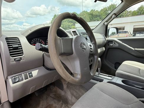 Used 2012 Nissan Frontier SV AWD/4WD image 17