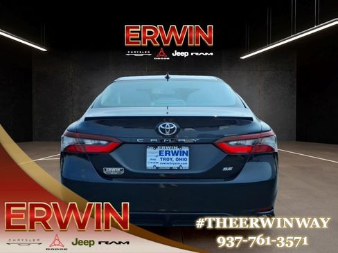 Used 2021 Toyota Camry SE FWD image 6