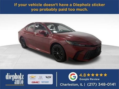 Used 2025 Toyota Camry SE image 1