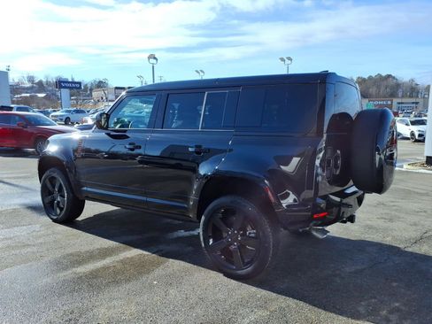 New 2026 Land Rover Defender 110 X-Dynamic SE image 3