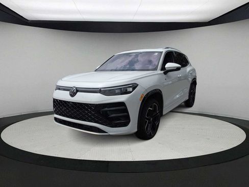 Used 2025 Volkswagen Tiguan SEL R-Line AWD/4WD image 4