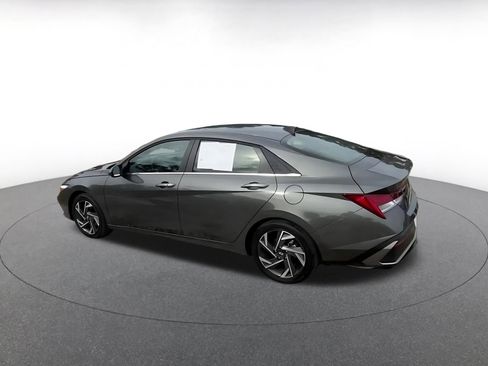 Used 2025 Hyundai Elantra SEL image 10