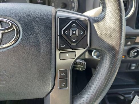 Used 2018 Toyota Tacoma TRD Off-Road image 26
