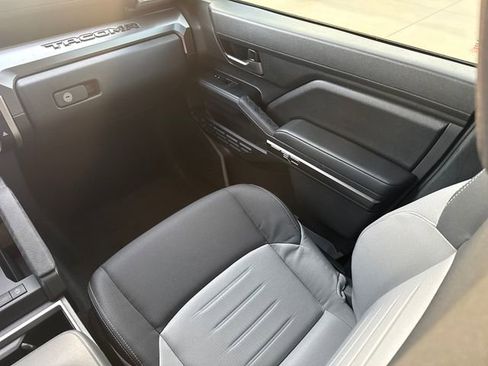 Used 2026 Toyota Tacoma TRD Sport image 16