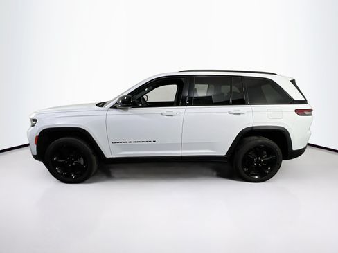 Used 2023 Jeep Grand Cherokee Altitude AWD/4WD image 8