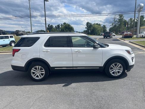 Used 2019 Ford Explorer XLT AWD/4WD image 5