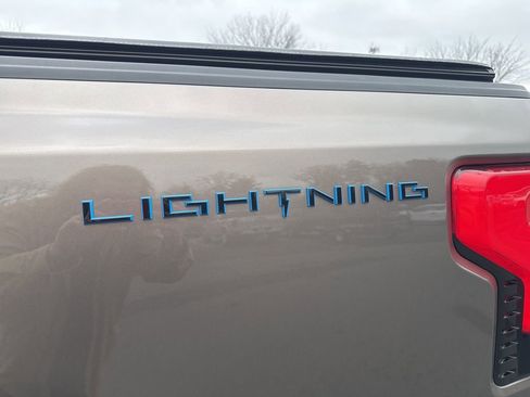 Used 2022 Ford F150 Lightning Lariat image 74