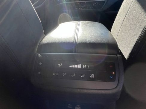 Used 2024 Nissan Pathfinder SV image 32