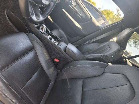 Used 2019 Volvo XC40 T5 Inscription AWD/4WD image 6