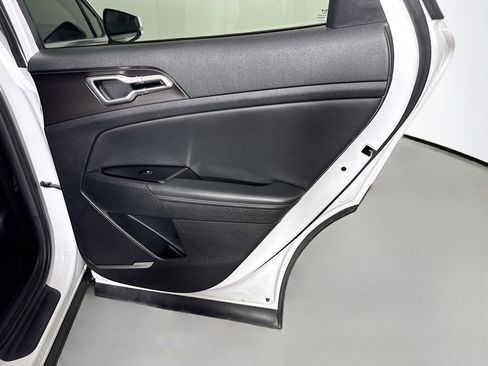 Used 2023 Kia Sportage EX image 28