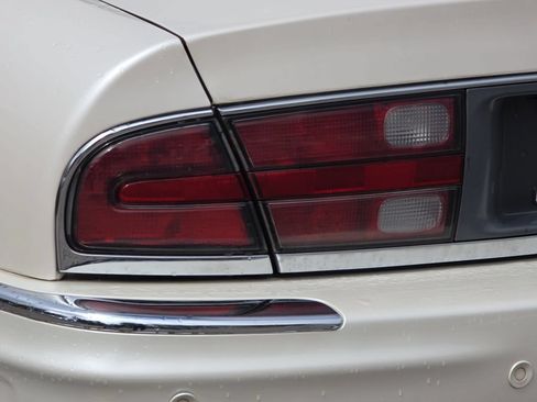 Used 2003 Buick Park Avenue Ultra w/ Ultra Luxury Package FWD image 34