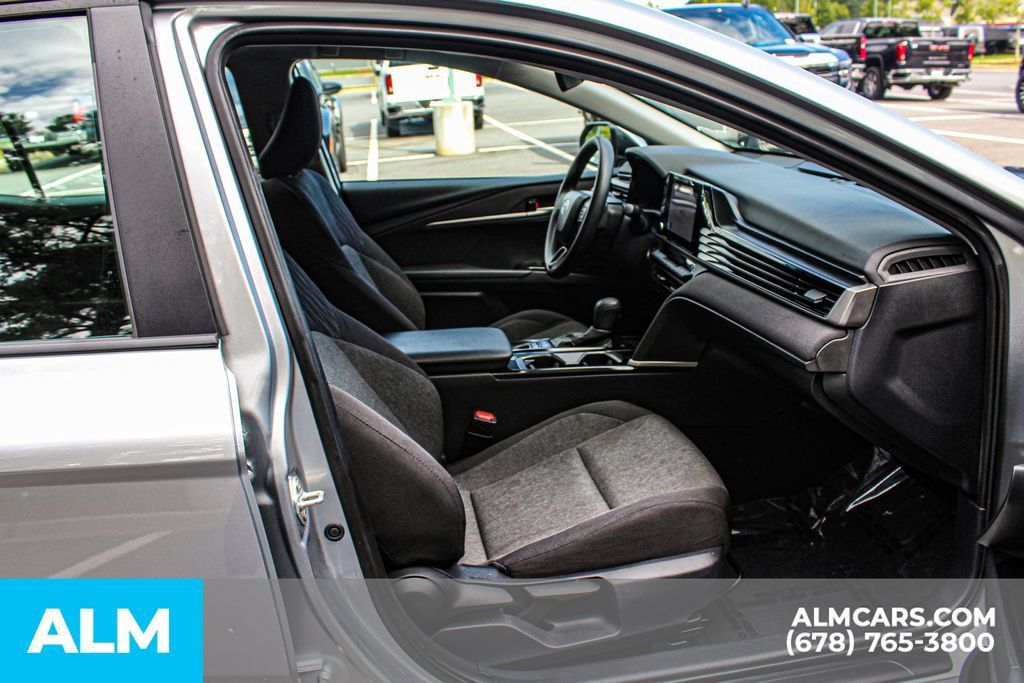 Used 2025 Toyota Camry LE FWD image 20