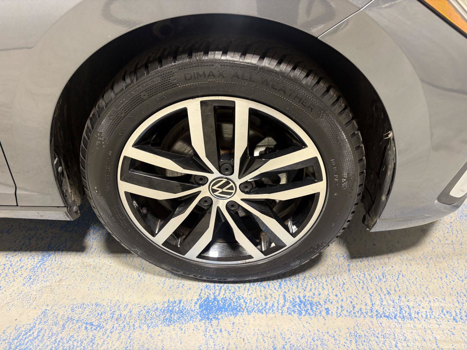 Used 2025 Volkswagen Jetta SE FWD image 4
