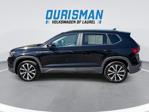 Used 2023 Volkswagen Taos SE w/ Panoramic Sunroof Package FWD image 5
