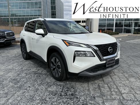 Used 2023 Nissan Rogue SV image 1