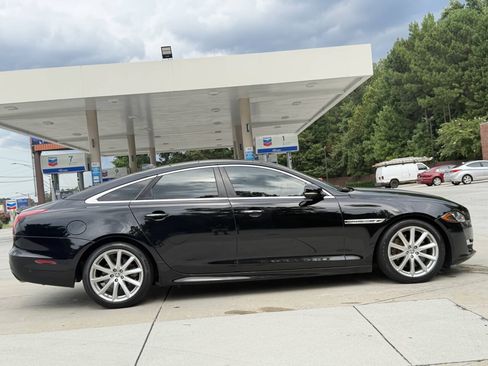 Used 2016 Jaguar XJ R-Sport RWD image 22
