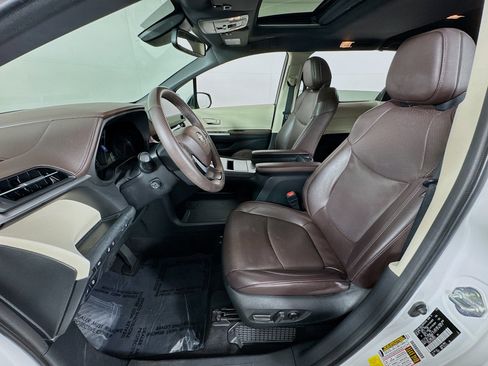 Certified 2023 Toyota Sienna Platinum AWD/4WD image 12