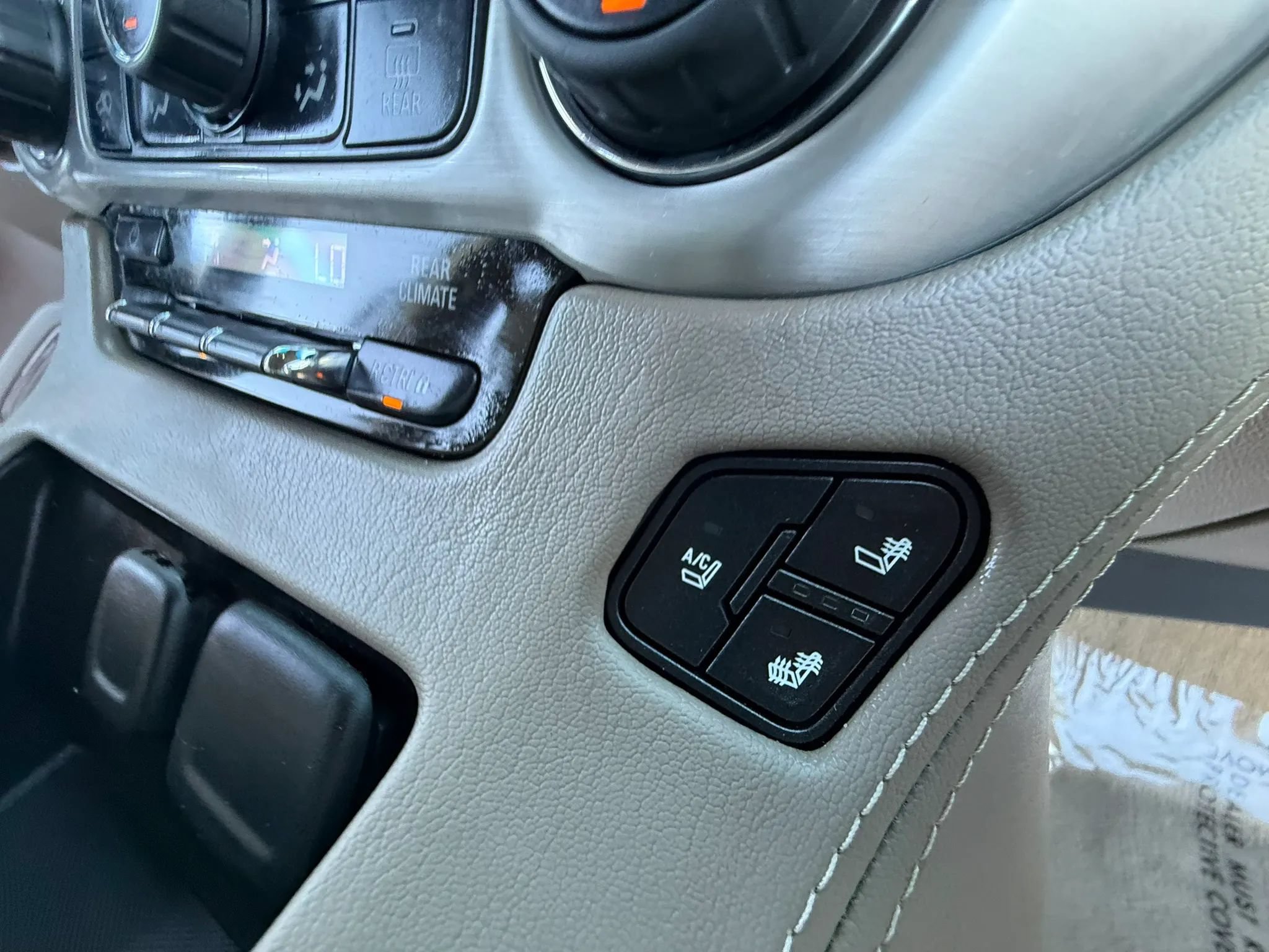 Used 2015 GMC Yukon XL SLT w/ HD Trailering Package AWD/4WD image 41