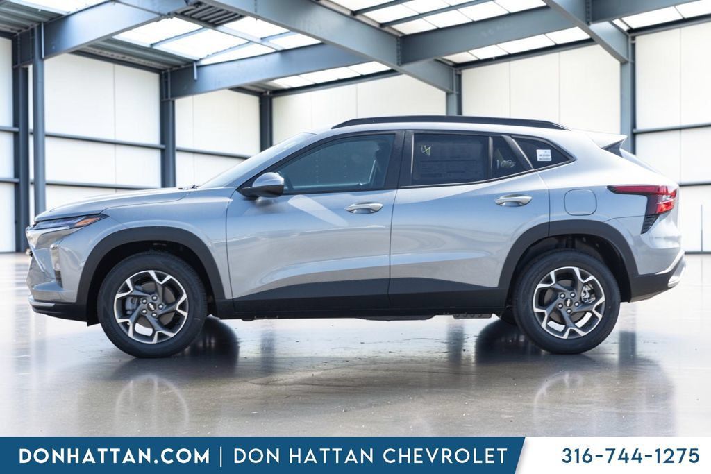 New 2026 Chevrolet Trax LT w/ Driver Confidence Package FWD image 3