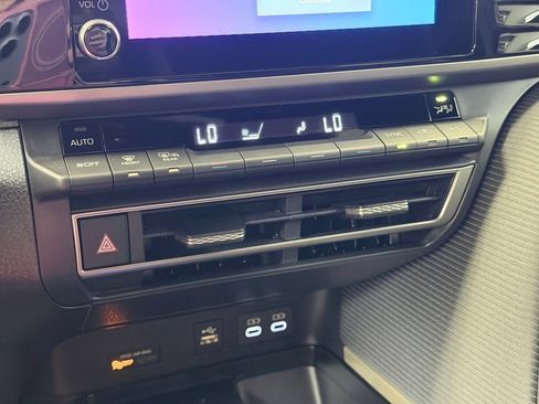 Used 2026 Toyota Camry SE AWD/4WD image 49