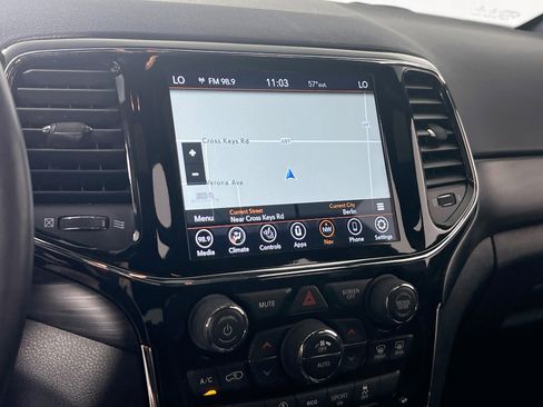 Used 2022 Jeep Grand Cherokee Laredo X image 12