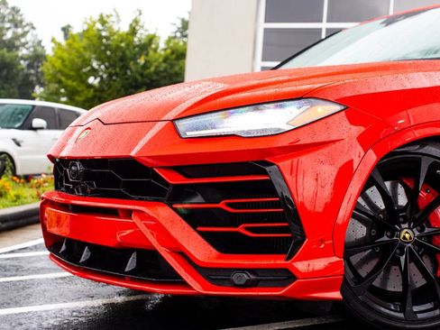 Used 2019 Lamborghini Urus AWD/4WD image 3