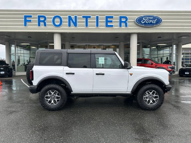 Used 2025 Ford Bronco Badlands AWD/4WD image 2