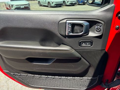 Used 2025 Jeep Wrangler Unlimited Sahara AWD/4WD image 18