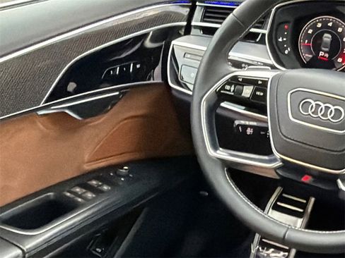 Used 2020 Audi S8 L image 24