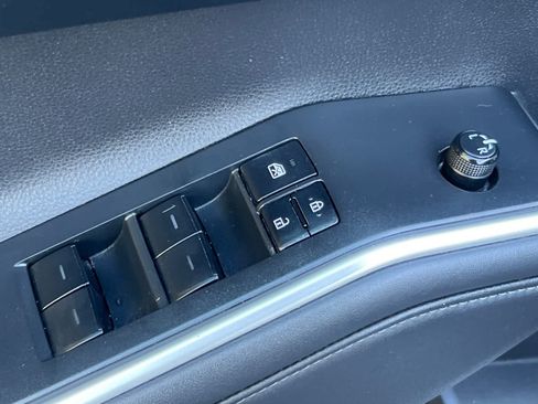 Certified 2022 Toyota Highlander XLE AWD/4WD image 13