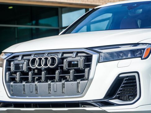 Used 2025 Audi Q7 3.0T Premium Plus AWD/4WD image 2