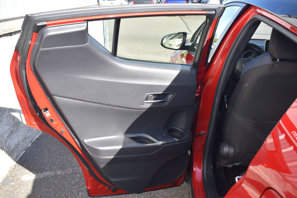 Used 2021 Toyota C-HR Limited FWD image 19