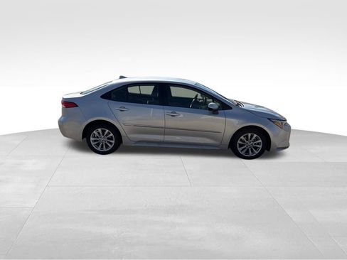Used 2025 Toyota Corolla LE w/ LE Premium Package image 5