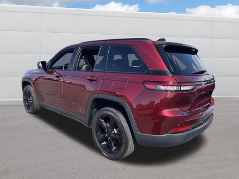 Used 2023 Jeep Grand Cherokee Altitude AWD/4WD image 3