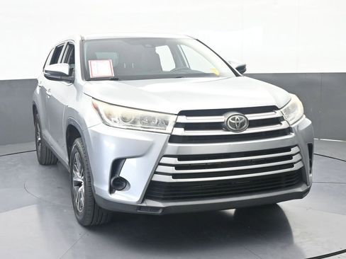 Used 2019 Toyota Highlander LE FWD image 9