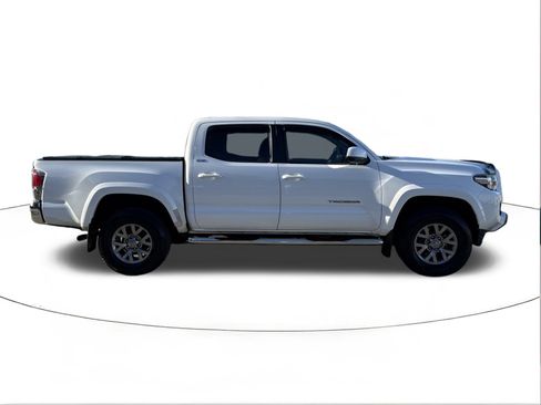 Used 2017 Toyota Tacoma SR5 image 2